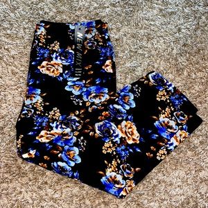 Woman’s Plus Size Leggings. Plus Size One Size. NWT